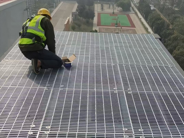 2000平米2层户外停车场案例