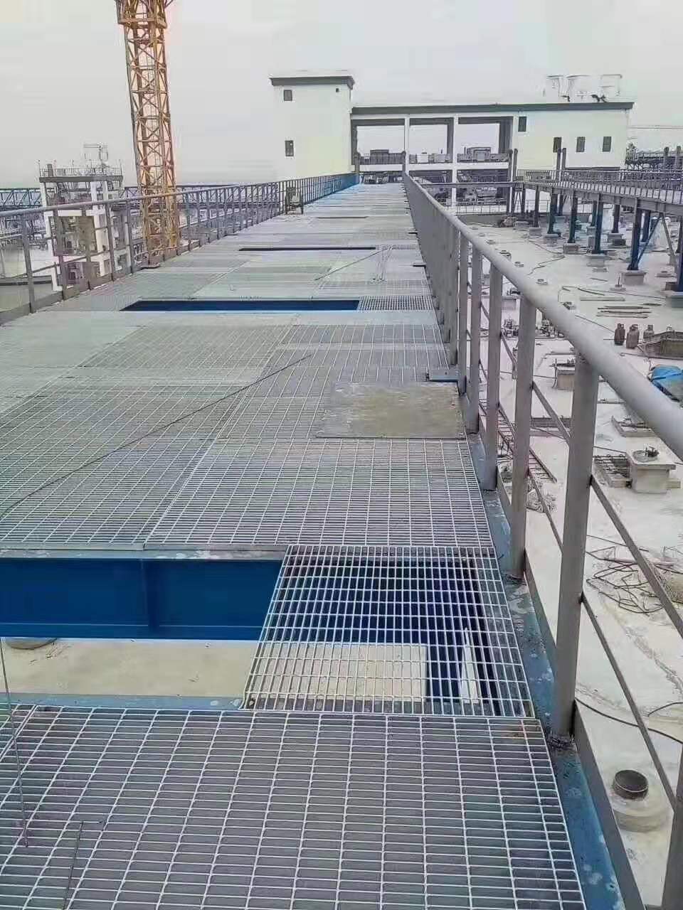 电力铁塔安装现场案例